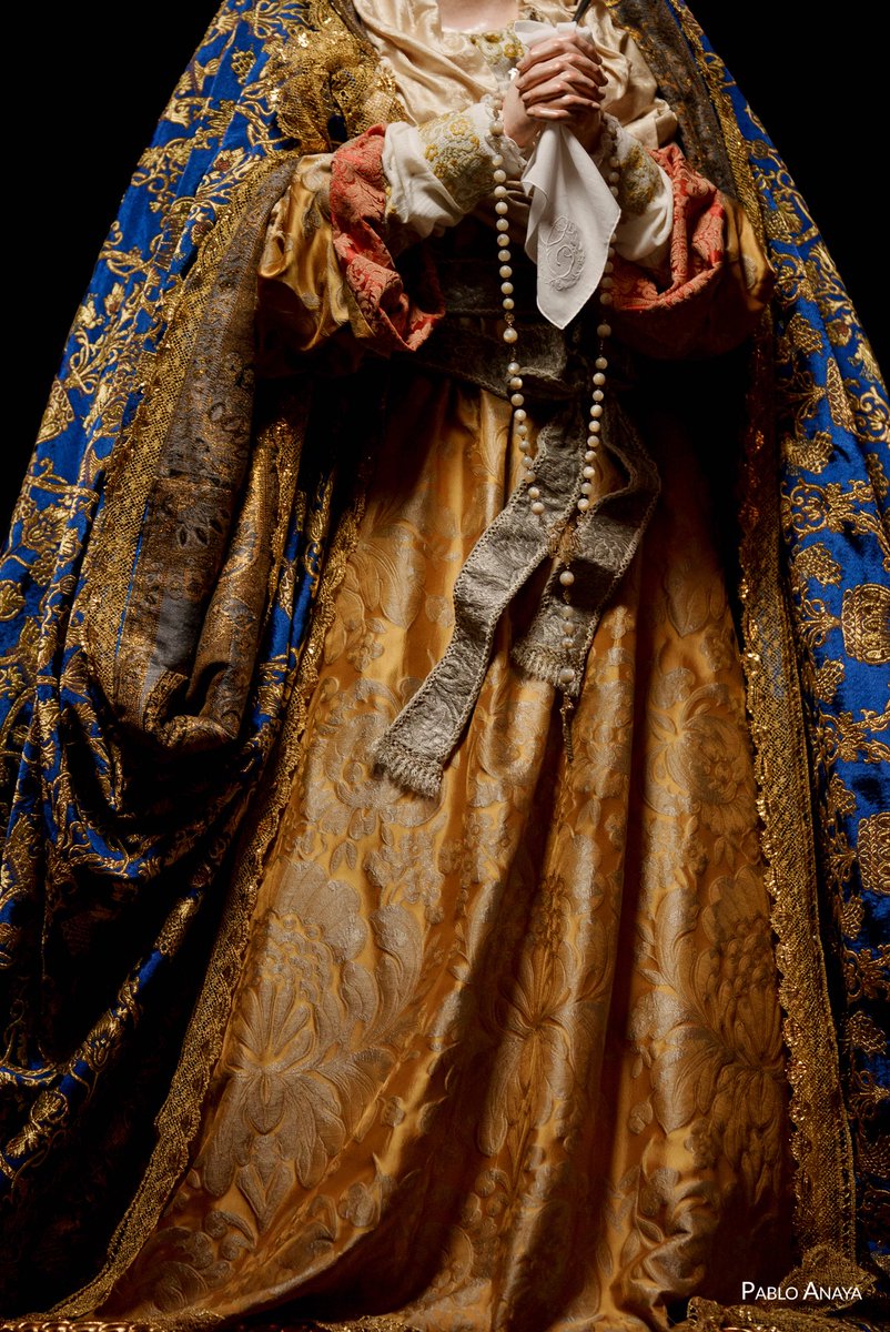 la Virgen de la Concepción de <a href="/HdadMilagros/">Hdad De Los Milagros</a> para su primer besamanos.