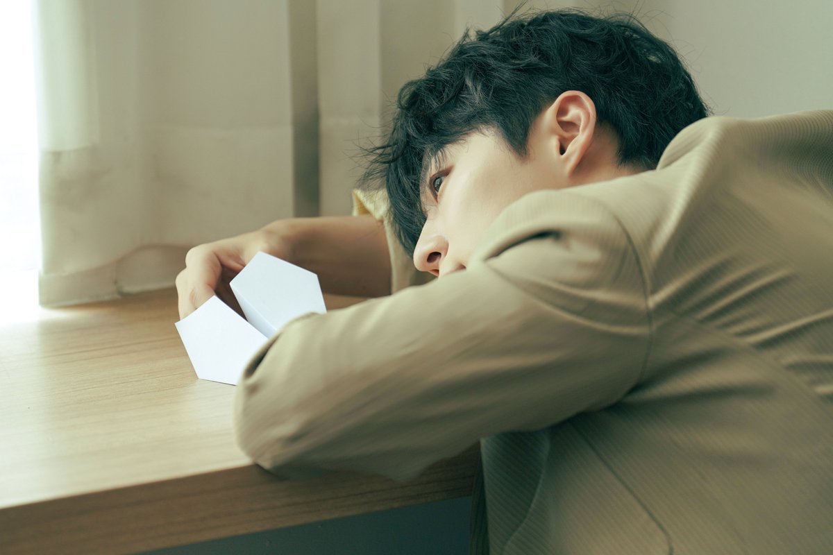 YYentertain's tweet photo. BAE INHYUK 2026 시즌그리팅 '44 O'CLOCK' 촬영 현장 Behind Photo
🔗https://t.co/eirf5GEOAH
#배인혁 #BAEINHYUK
#44OCLOCK
#YYentertainment https://t.co/AeDq0LN1sS