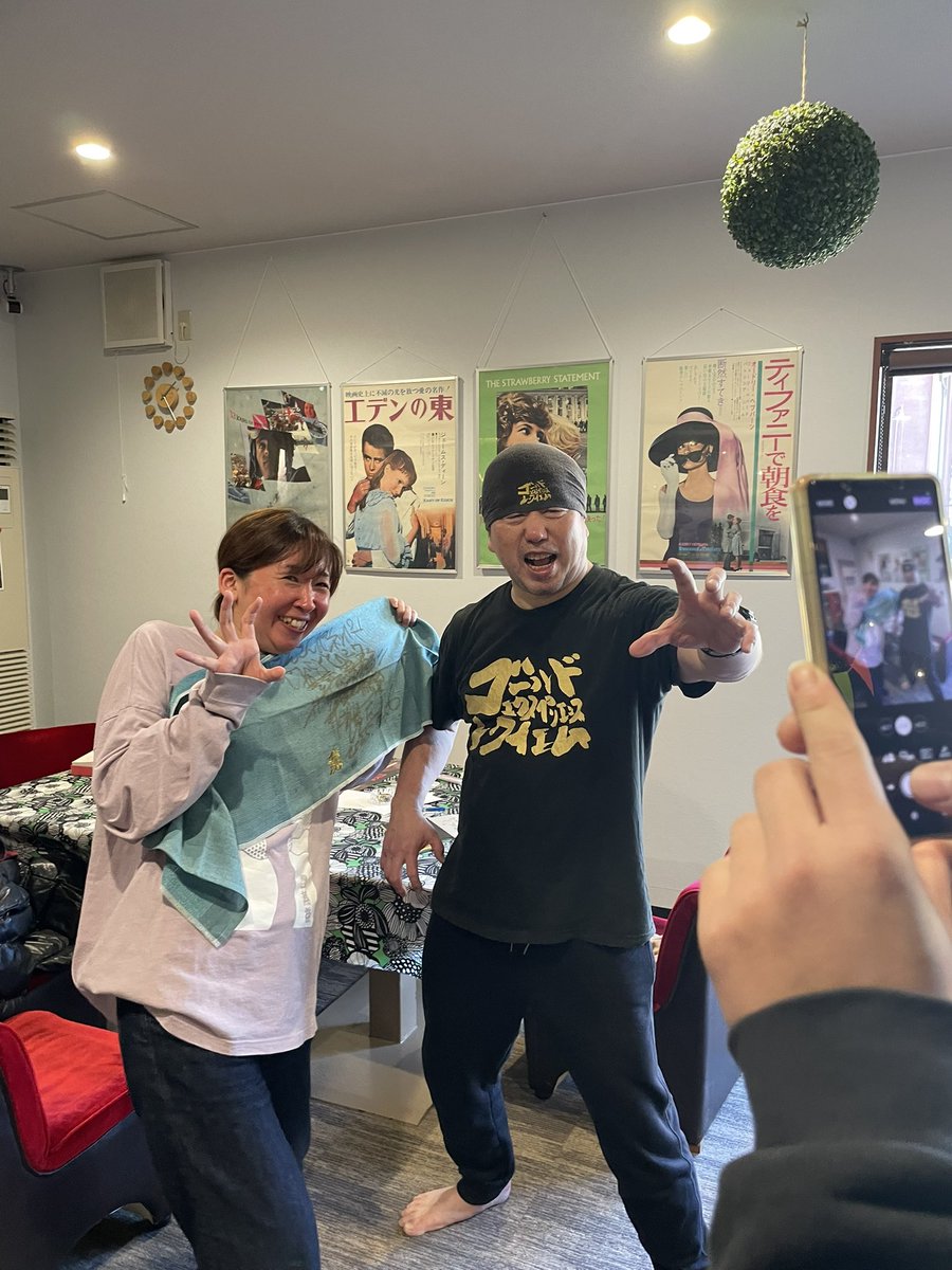 YYPark13's tweet photo. 12/6(土)井上勝正さんによる豊蒸祭熱波イベントが行われました。
黄金体験本当に素晴らしかったです🔥🔥
グッズ購入のお客様にはサインと記念写真という貴重な時間をいただきました🤩

井上勝正さん、ご参加の皆様、豊蒸祭のスタッフの皆様、本当にありがとうございました！！ https://t.co/t34q0Ni0hk