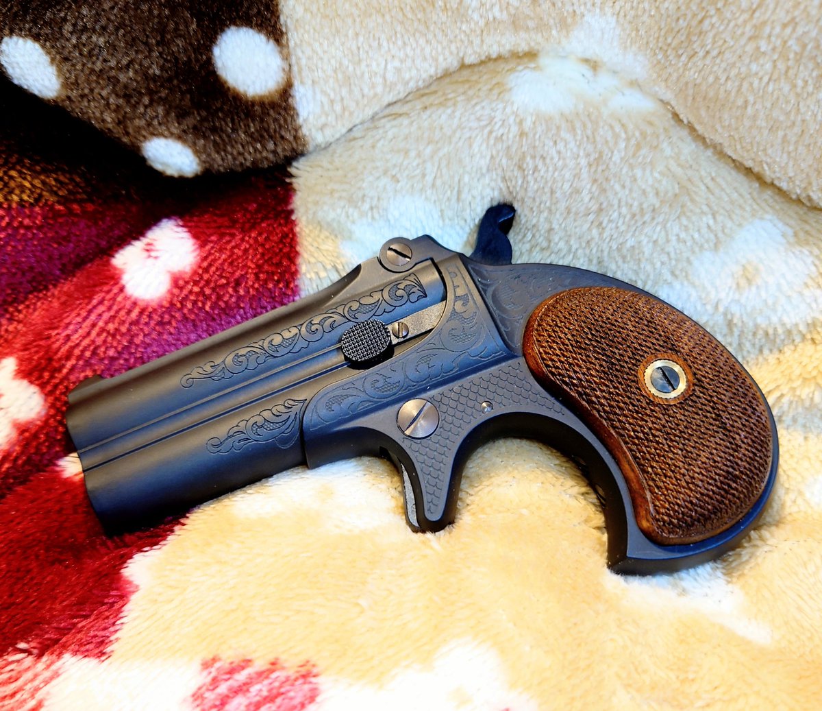 11月の軍拡アイテム↓ Mule/CAW レミントン ダブルバレルデリンジャー