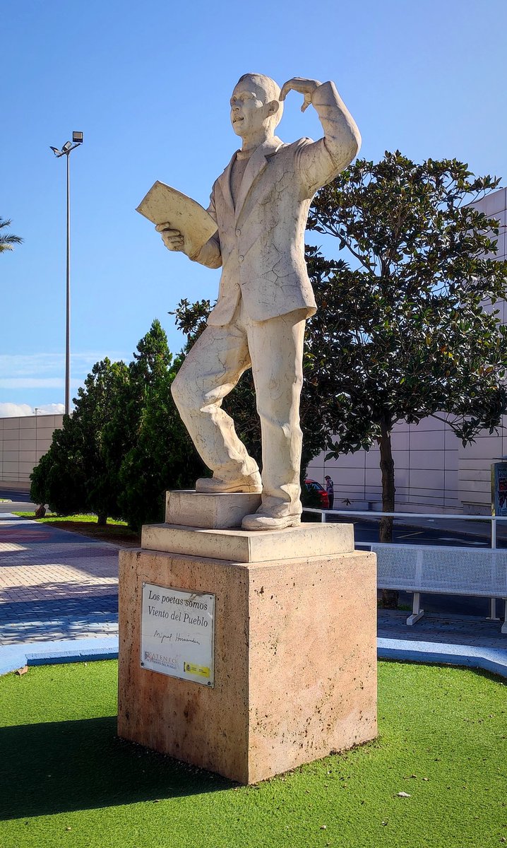 fnikon's tweet photo. @MSur_es @nicanorgv Gracias por el artículo. 🙏💝

#Anemología
#Leventeia
#VientoDeLevante

Pero cuando el viento es del pueblo...
Es de #MiguelHernández 💜

🫂

(:-{)))

#VientoDelPueblo ⬇️⬇️⬇️

https://t.co/90OMdm2AF2 https://t.co/BpnmTYBJZq
