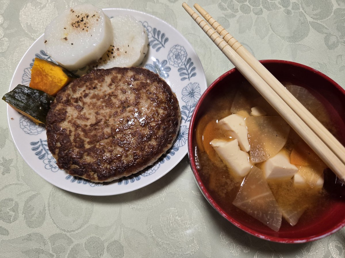 ごはーん。出来合いハンバーグ