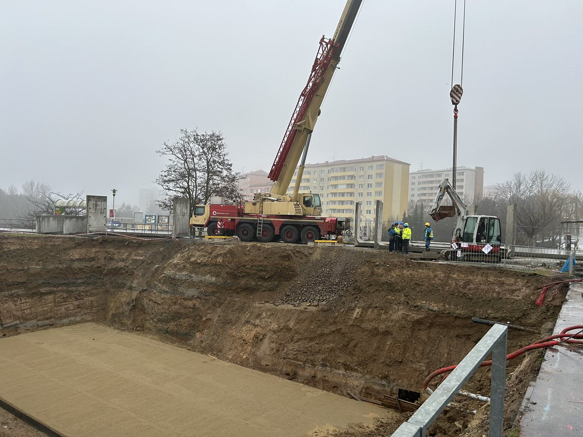 DPMB plánuje příští rok investice v rekordní výši 3,7 mld Kč. Zhruba polovinu do obnovy autobusů, trolejbusů a tramvají a polovinu do rekonstrukcí a výstavby nových tratí. Pokračovat bude i největší stavební akce -  prodloužení  tramvajové trať do sídliště Kamechy.