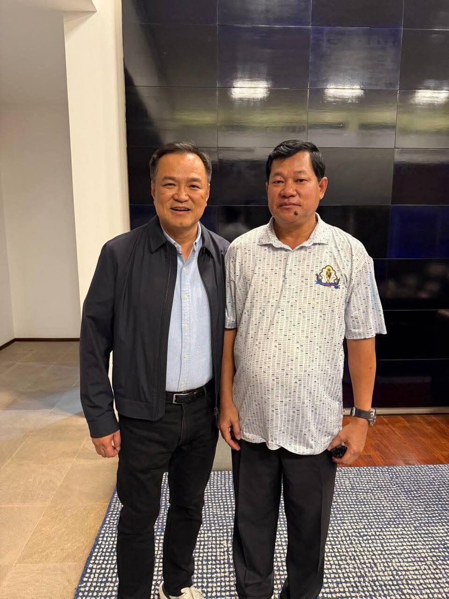 pran2844's tweet image. ฮุนเซน เปิดทั้งภาพและคลิปบอกว่า อนุทินสนิทเป็นเพื่อนกับผู้ว่าฯจังหวัดไพลินของกัมพูชา

เมืองไพลิน เป็นเมืองบ่อนคาสิโนเมืองหนึ่งของกัมพูชา และ เป็นเมืองสแกมเมอร์คอลเซ็นเตอร์ 

ตอนชเวก๊กโกถูกตัดไฟ ตัดน้ำมัน ถูกตีแตก แก๊งคอลเซ็นเตอร์ก็ย้ายมาอยู่จังหวัดไพลินนี้