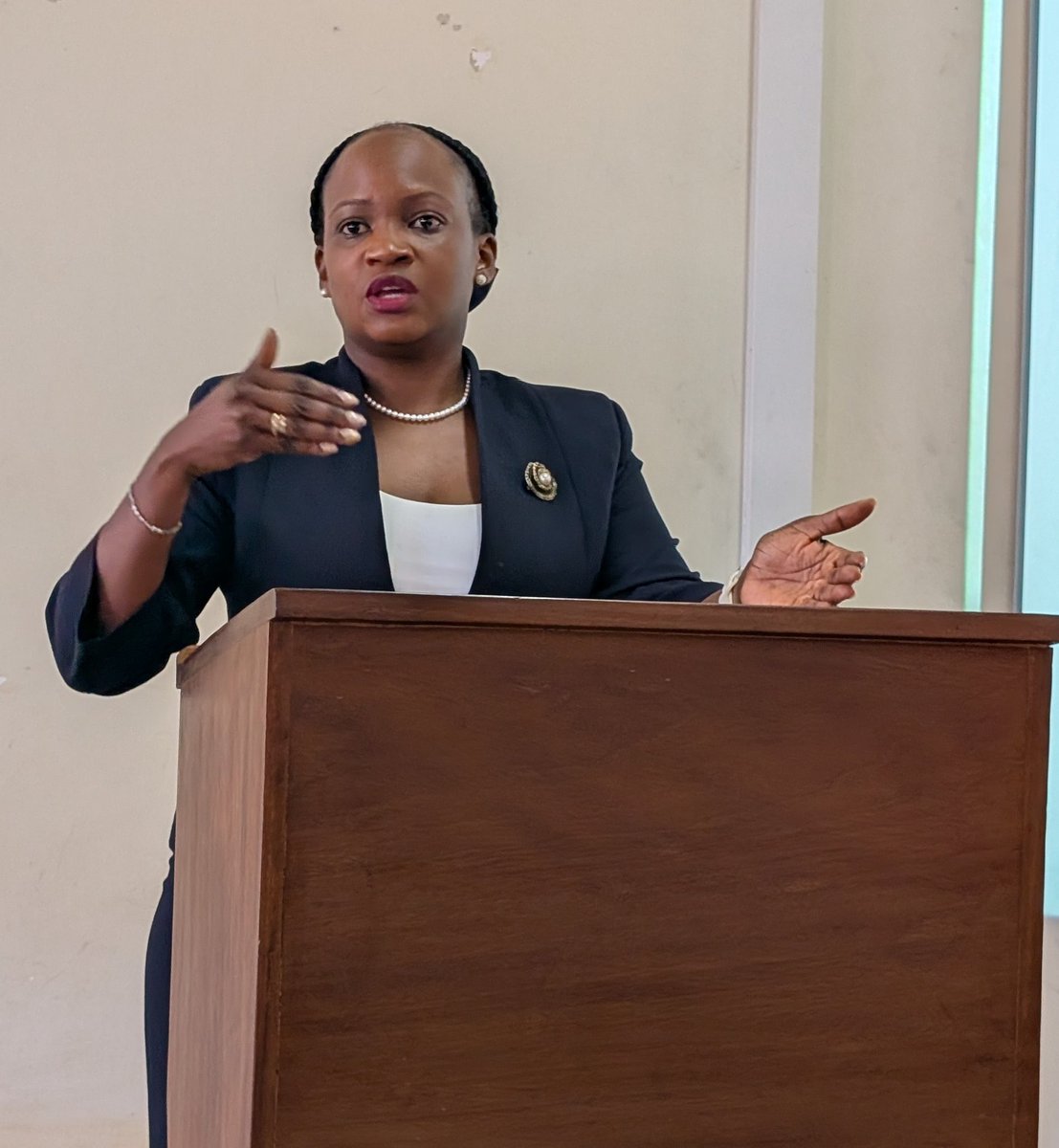 mubs_socials's tweet photo. Happening now: The Makerere University Business School Ag. Deputy Principal Associate Professor Rachel Mindra Katoroogo speaking to the Faculty Administrative Staff in the timetable automation workshop at Makerere University Business School main campus https://t.co/Lp8ey30EjN