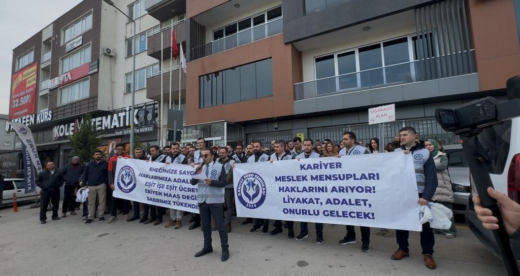 Taşrada görev yapan kariyer uzmanların 375 sayılı KHK kapsamı dışında bırakılması uygulamasına son verilmeli,
çalışma barışı ve kurumsal adalet tesis edilmelidir.

Adaletin sağlanması için gerekli düzenleme artık ertelenmemelidir.

#375KHK

<a href="/oerdem42/">Orhan Erdem</a>
<a href="/55erhanusta/">Dr. Erhan Usta</a>
<a href="/MKalayci42/">Mustafa Kalaycı</a>