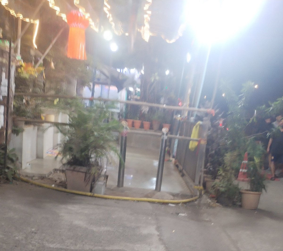 Umma_sayed1's tweet image. #Encroachment on #Footpaths
Kurla West, Near Sheetal Cinema, LBS Marg;

प्रिय मुंबईकरांनो, जर त्याच रस्त्यावर काही घडले तर कृपया लक्षात घ्या @mybmcWardL @CMOMaharashtra. वेळेवर कारवाई न केल्यास ते जबाबदार असतील.

२५ दिवसांहून अधिक काळ लोटला आहे, पण तरीही @mybmcWardL @mybmc कडून