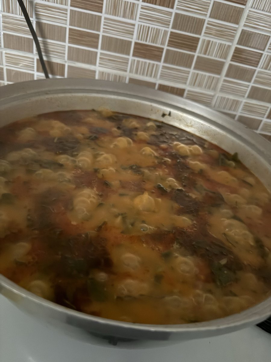 Evde yalnız 3 kişiyiz.