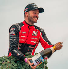 El cordobés #Dianda, campeón con 17 años; #Canapino, rey del TC por quinta vez.
El arrecifeño logró su quinto título en Turismo Carretera y el cordobés, con solo 17 años, se consagró campeón del TC Pista tras una temporada brillante.
