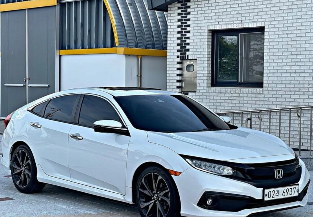 RevsGh's tweet image. 🔥🔥Honda Civic 2018 Turbo 🔥🔥
Full Option 1.5L
✅ Back/ Reverse Camera 
✅ Cruise Control
✅Navigation 
✅ Auto Parking
✅Leather Seat 
✅ Gasoline

💰Ghc 170,000  Buying and Shipping 

ECOWAS/maame tiwaa/Benin/Abidjan/Mahama/ James 
#PostMLSDsNow #TCLTechDiscovery
#Bawumia2028