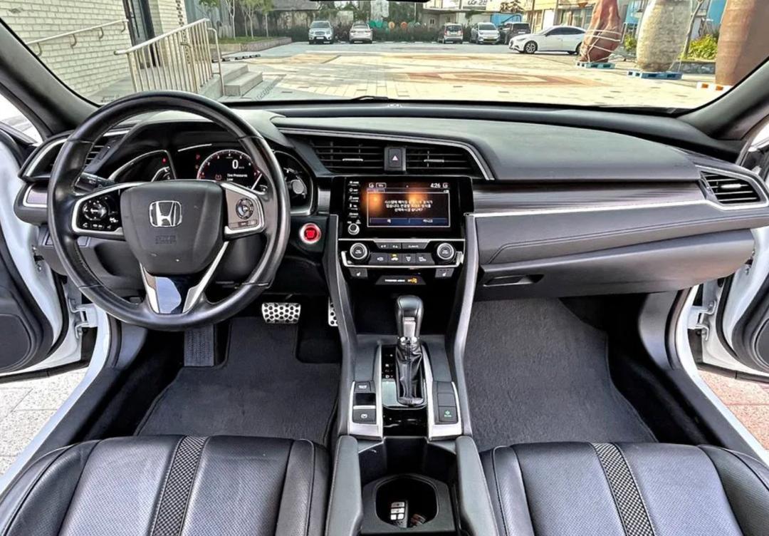 RevsGh's tweet image. 🔥🔥Honda Civic 2018 Turbo 🔥🔥
Full Option 1.5L
✅ Back/ Reverse Camera 
✅ Cruise Control
✅Navigation 
✅ Auto Parking
✅Leather Seat 
✅ Gasoline

💰Ghc 170,000  Buying and Shipping 

ECOWAS/maame tiwaa/Benin/Abidjan/Mahama/ James 
#PostMLSDsNow #TCLTechDiscovery
#Bawumia2028