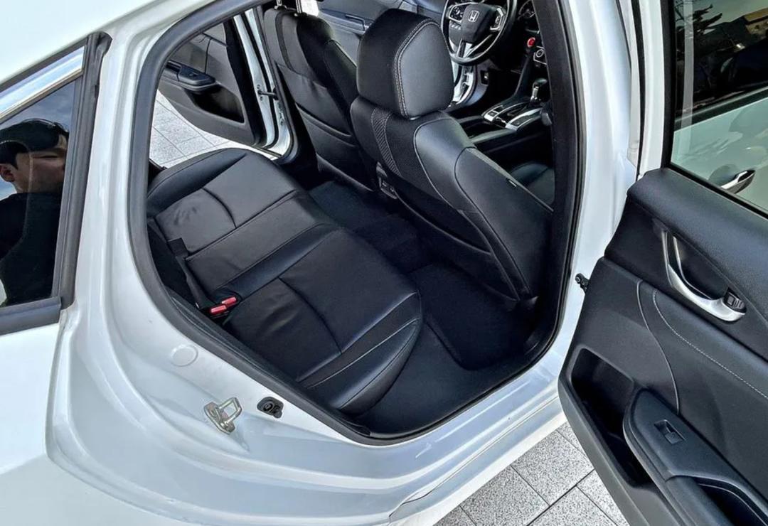 RevsGh's tweet image. 🔥🔥Honda Civic 2018 Turbo 🔥🔥
Full Option 1.5L
✅ Back/ Reverse Camera 
✅ Cruise Control
✅Navigation 
✅ Auto Parking
✅Leather Seat 
✅ Gasoline

💰Ghc 170,000  Buying and Shipping 

ECOWAS/maame tiwaa/Benin/Abidjan/Mahama/ James 
#PostMLSDsNow #TCLTechDiscovery
#Bawumia2028