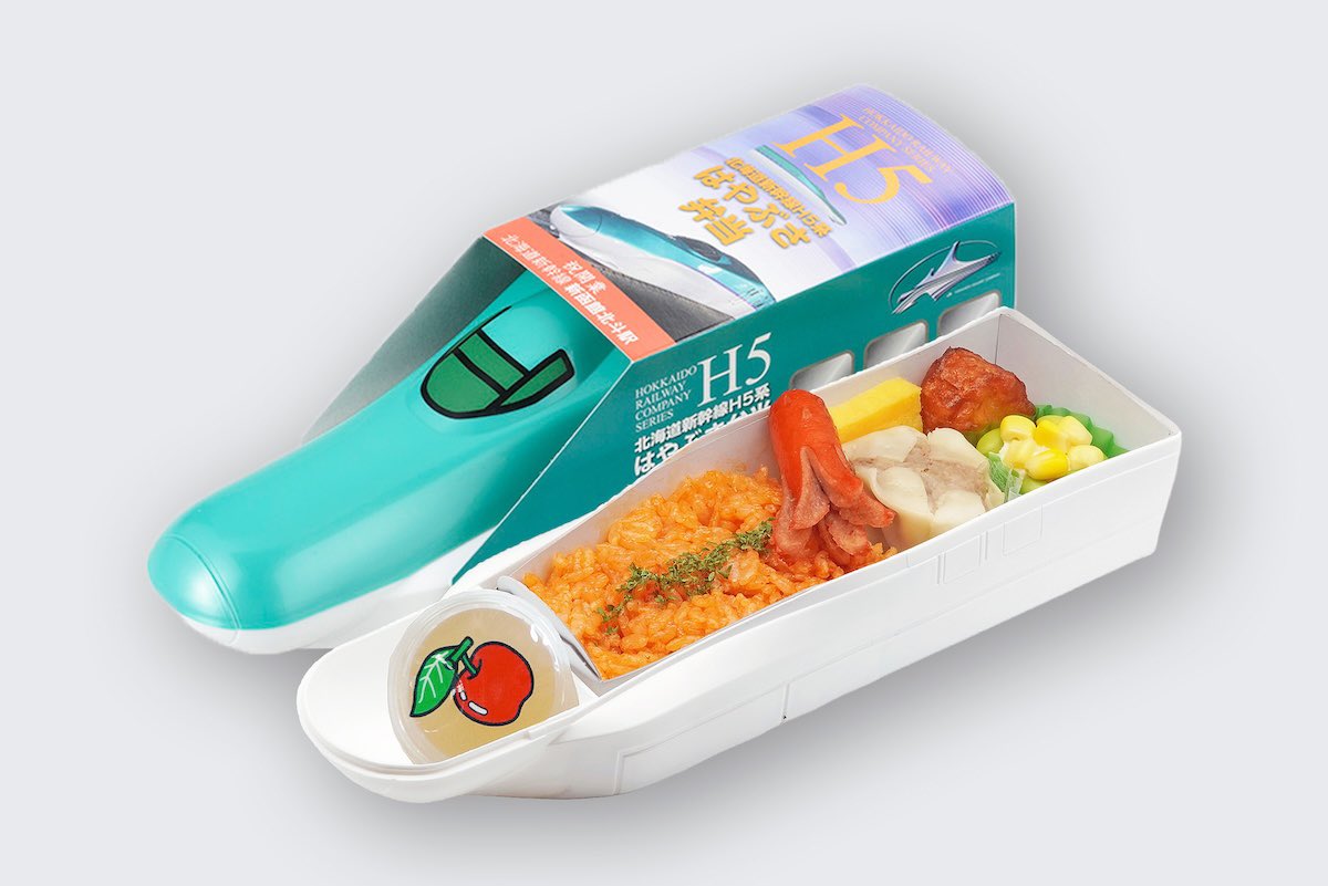 スタ一生新幹線で窓際座ってこれ食べさせられるしユタは隣でスタバの全フード食っててシンは朝からビール