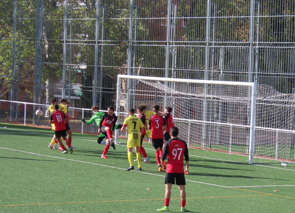 LesterEDrake's tweet image. 3rd v 1st on the fringe of Parque San Isidro - Top match, which could have gone either way and the home side won with a couple of fine strikes!😀🥳

⚽️ @efvillademadrid v @advillaverde 
🏆1a Regional G6 (8th🇪🇸)
🏟️San Martin de Porres
💶FREE
📅30.11.25