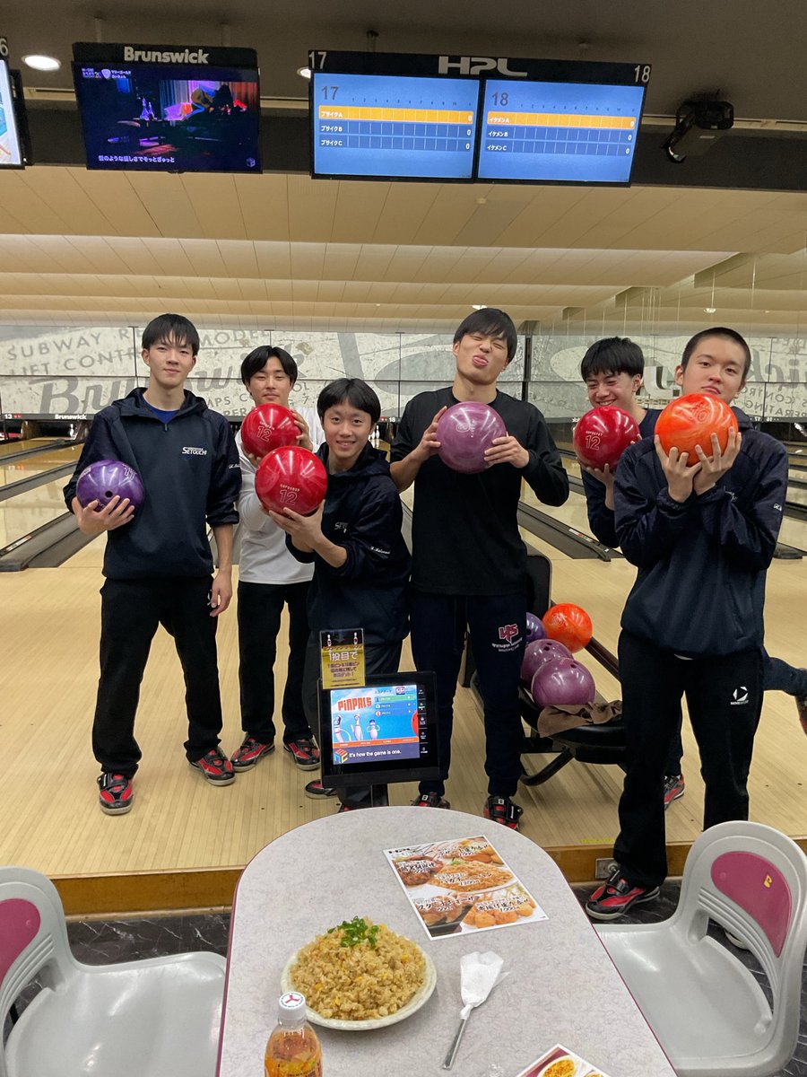 parklane30otoku's tweet photo. 学生さんバカチャーハンご注文ありがとうございます！
大盛り　第1弾「バケツポテト」第2弾「バカチャーハン」
#パクレ
#ボウリング
#大盛
#フライドポテト
#チャーハン https://t.co/9BLCgq43Of