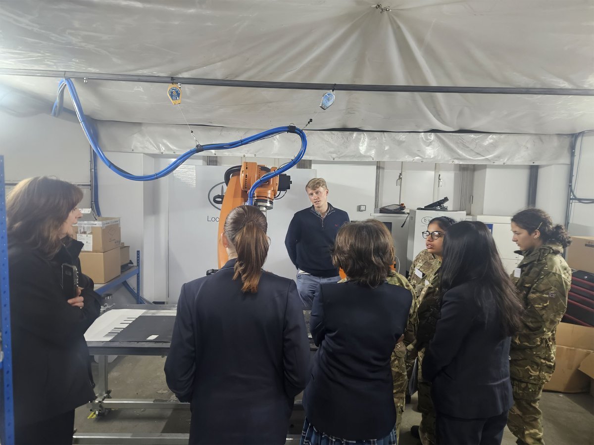 Loop_Technology's tweet image. 👩‍🏭 The largest all girls robotics club in the UK meets the strongest robot in the world! 🦾 

💫 We absolutely loved having a few members from the @BSGupdate School for Girls Robotics club visit Loop Technology.

👩‍🏭 A selection of fifteen students and two teachers, from their…
