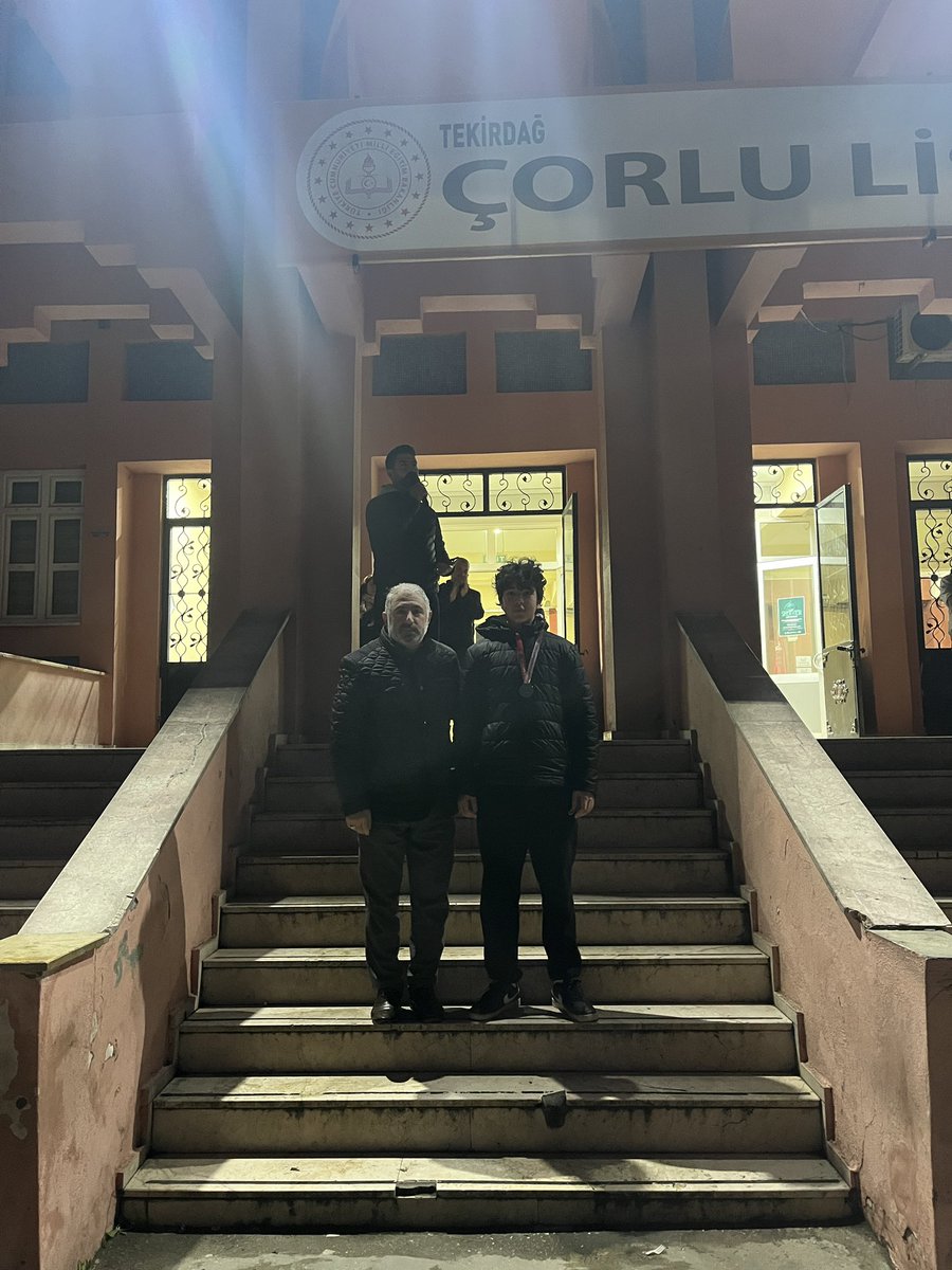 corlu_lisesi's tweet photo. 9/E sınıfından Burak SERTTAŞ isimli öğrencimiz Grekoromen Güreş Şampiyonası 65 kiloda Tekirdağ İl Birincisi olmuştur. Öğrencimizi tebrik ederiz 🥇
@tcmeb @tekirdagmem @drazizyeniyol @CorluMem @hete61 https://t.co/19y5oVbN7m