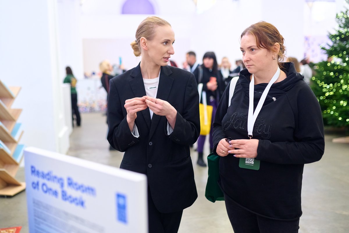 UNDP &amp; its partners showcased the “Reading Room of One Book” at the XIV Civil Society Forum. 📖 The installation featured “People in the Right Place” — 60 stories of resilience and humanity amid war. Download the e-book ➡ undp.org/ukraine/public…