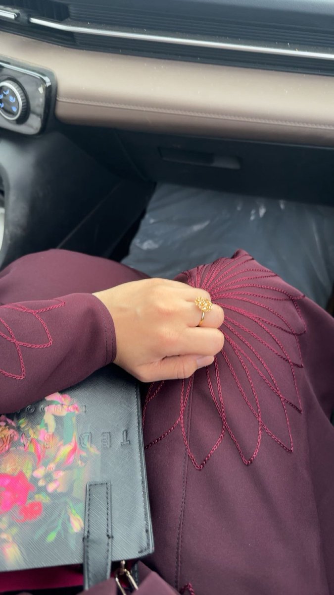 fmu25's tweet photo. الحمدلله جانا احلى حفيييد بهالسنه 🥺❤️
اشتريت غوايش كانت بخاطري 😍
اشتريت خاتم ذهب 💍
دخلت عالم الصحة والرياضه 🥊🏋️‍♀️
وان شاء الله سنه ٢٠٢٦ راح تكون اجمل واحلى باذن الله ❤️❤️❤️❤️❤️❤️❤️ https://t.co/7rffy8uu0C