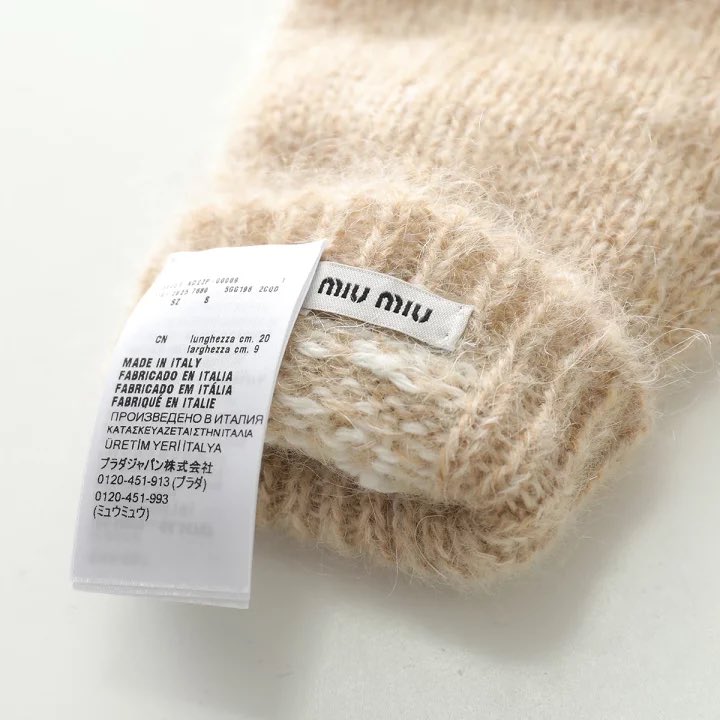 MIU MIUのアームウォーマーが可愛すぎる…（詳細はリプ欄から↓）