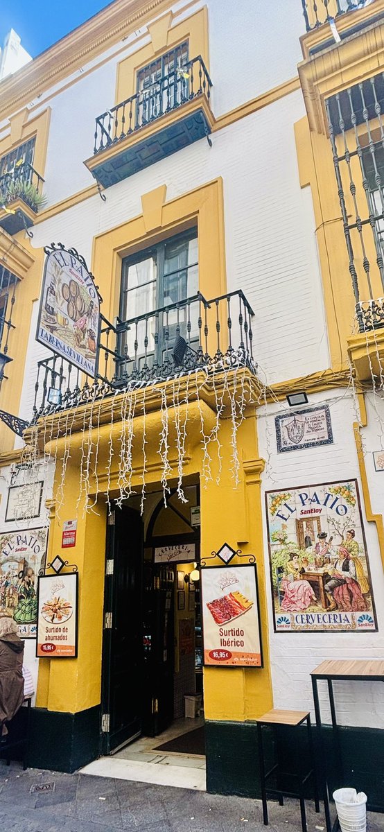 joseamesa's tweet photo. En el 1933 se fundó el Colegio Marista San Fernando, ahora es un Taberna Sevillana “El Patio” en el 41001 https://t.co/Z0zpdGPKXD