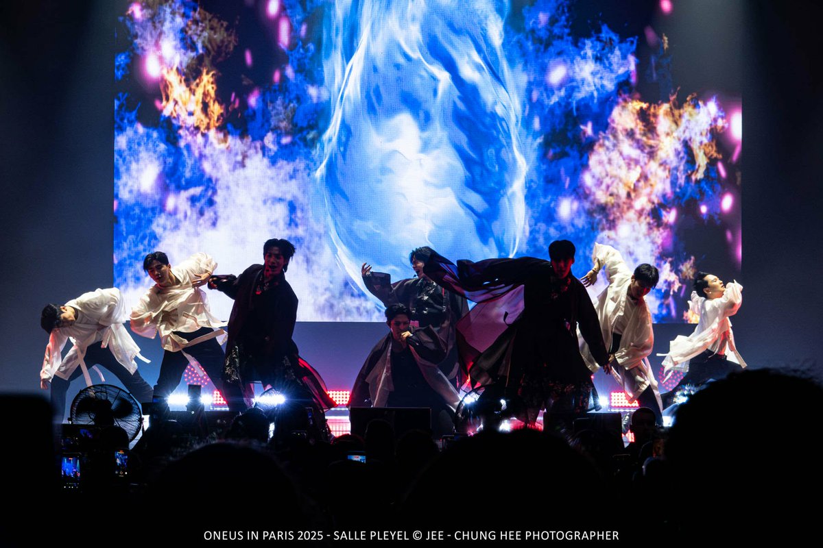ChungHee_Jee's tweet photo. @official_ONEUS with @FR_ONEUS Paris 2025 © #Jee - Chung Hee Photographer 📸 at @sallepleyel #원어스 #ONEUS #H_OUR_US #2025ONEUSWORLDTOUR #Tomoon #OneusParis https://t.co/gFP6XsDtKt