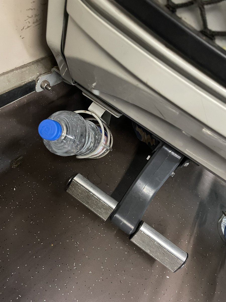 What a flawed design to put drinking water at the foot in the much hyped #vande_Bharat 

<a href="/AshwiniVaishnaw/">Ashwini Vaishnaw</a> 
<a href="/icfindrlys/">Integral Coach Factory Chennai</a> 
<a href="/cpro_mcfrbl/">Modern Coach Factory, Raebareli</a>