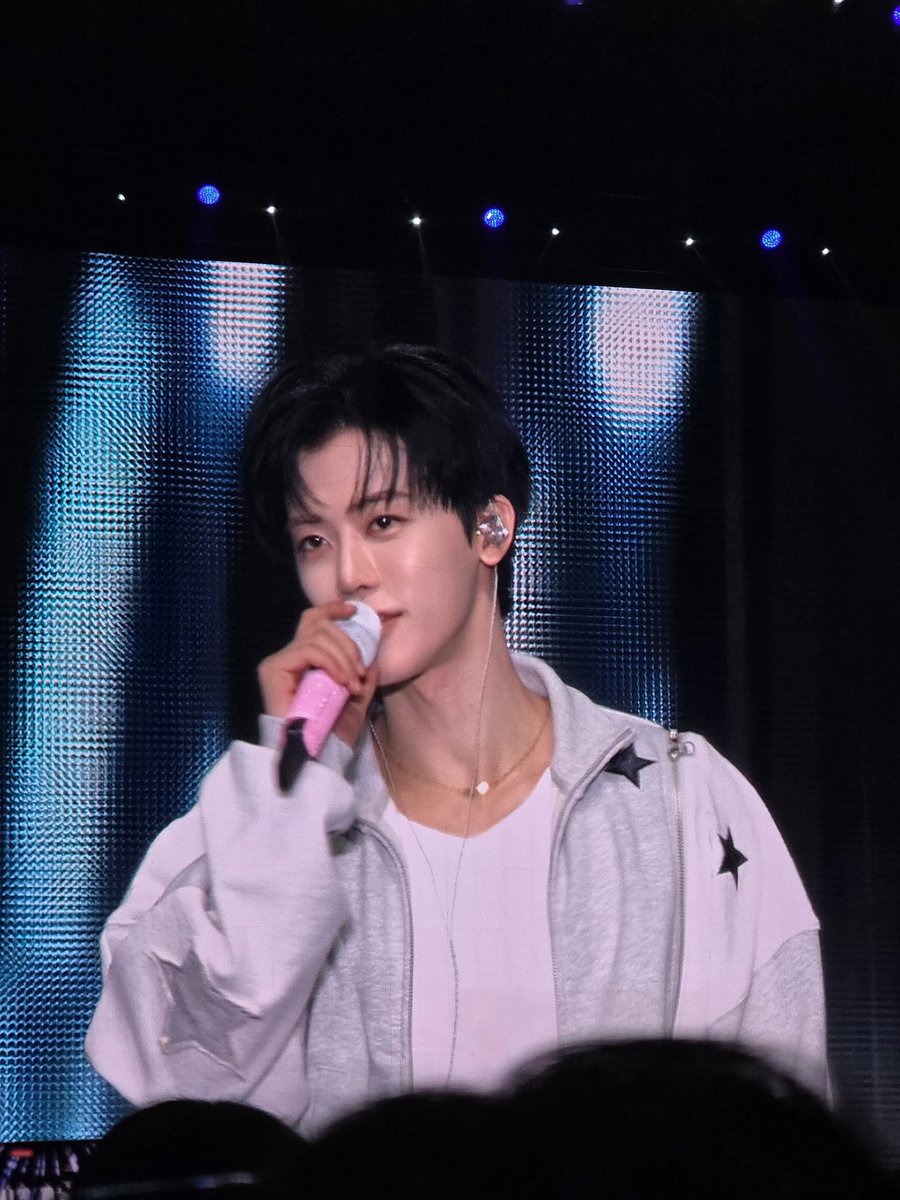 jeno black hair again…does this mean jeno jaemin subunit will show up with black hair…?? 🥹