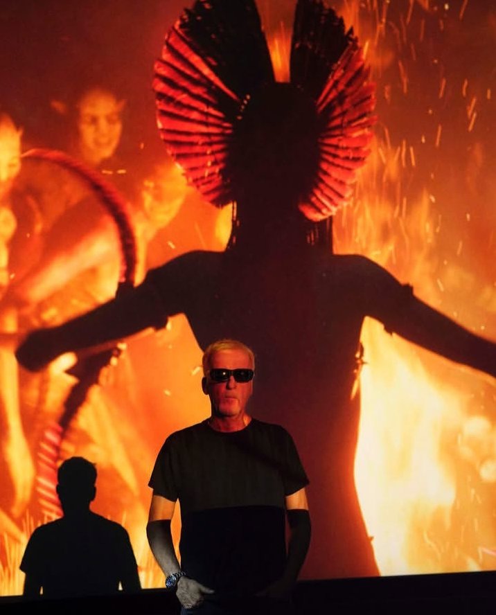 tsheylu's tweet image. aura farming so hard nobody’s doing it like james cameron