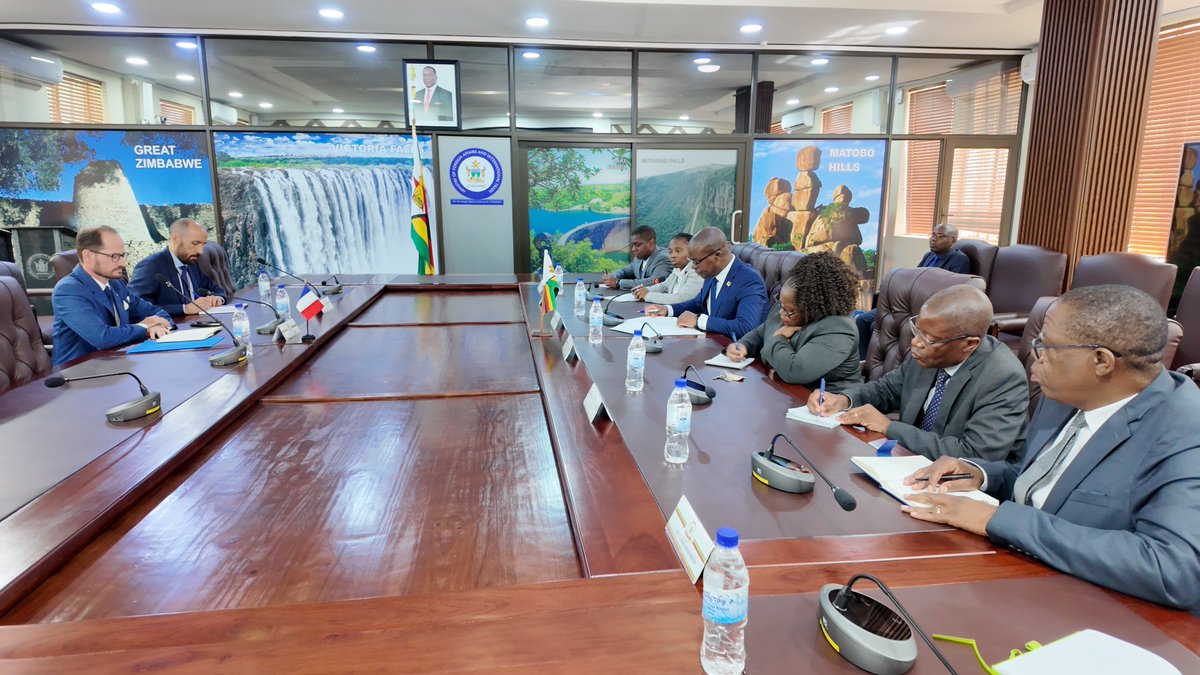 🇿🇼🤝🇫🇷 

This morning, Honourable Prof. dr. Amon Murwira welcomed H.E. Mr. Paul-Bertrand Barets, Ambassador of France to the Republic of Zimbabwe, for a courtesy call at his Munhumutapa offices. The meeting marked another step in the ongoing efforts to deepen the diplomatic,