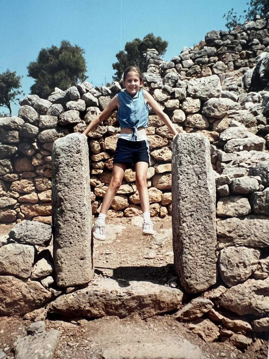 bianca_nobilo's tweet photo. History Uncensored is coming soon to YouTube & Spotify. Nothing stays buried forever…

My Year 3 report said I wanted to be a “historian and history presenter.”
I’m still that kid (minus the orthodontics).

Now, to my continued disbelief, I get to spend my weeks buried in books, talking to world-class experts whose work I’ve loved since university, tracing the taboo, contested and long-hidden threads of the past.

Maps, myths and footnotes are my happiest place - and the BEST bit is, now I get to bring you into it.

Step into my paper-strewn study of book towers, peculiar relics and other questionable acquisitions…