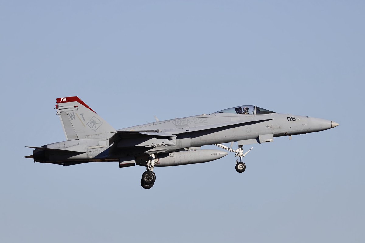 plusty11's tweet photo. 横田基地
2025/12/07 2nd local
R/W18 ↓
#横田基地
#devil71
#fa18c https://t.co/6JjCEWRTbE