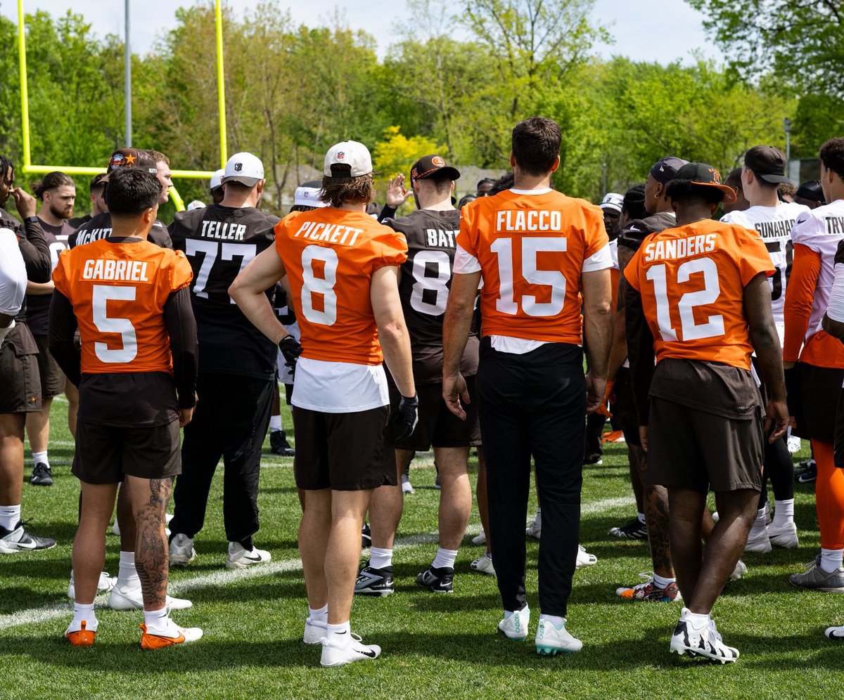 BrownSpiderCLE's tweet photo. I’d love to hear Joe Flacco’s honest opinion of what he saw in Shedeur and Dillon while he was here. https://t.co/SrzpCSLmKS