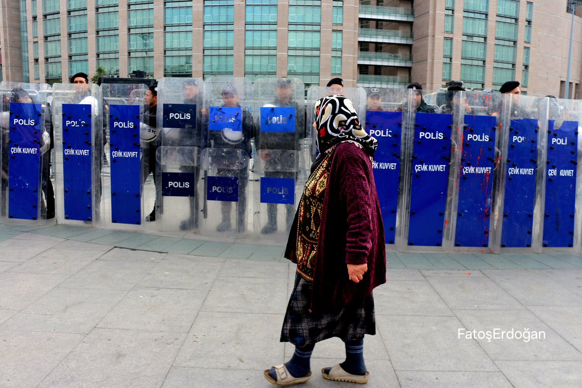 CHP'nin Cumhurbaşkanı adayı ve İBB Başkanı #Ekremİmamoğlu'nun  'Diploma Davası'nda yaptığı savunmadan: 

"Zalimliğe karşı yürüttüğüm bu mücadeledeki kararlılığımı, yüce Yaradan’ın huzurunda, yüce Türk yargısının ve sizlerin huzurunda bir kez daha ifade ediyorum: Beni hiçbir güç
