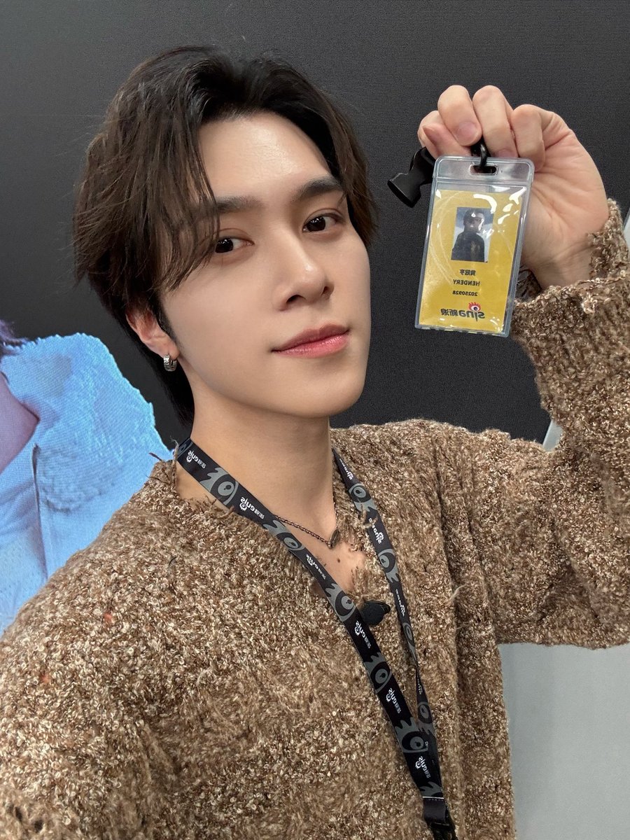 StandByHendery China tweet media
