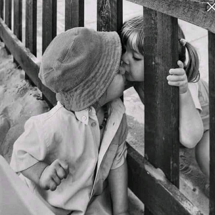 ...
ودر نهایت کسی با تو میماند که زیبایی را در روحت دیده باشد  ...