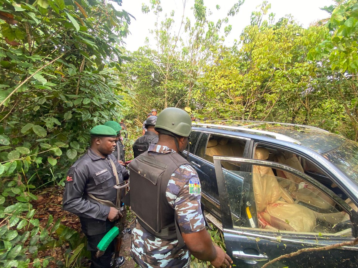 ImoPoliceNG's tweet image. IMO STATE POLICE COMMAND PRESS RELEASE OF 8TH DECEMBER, 2025

IMO POLICE COMMAND UNLEASH MASSIVE MANHUNT TO RESCUE ABDUCTED MOTORISTS IN NGOR OKPALA

The Commissioner of Police, Imo State Command, CP Aboki Danjuma, has launched an intensive operation with other security agencies…