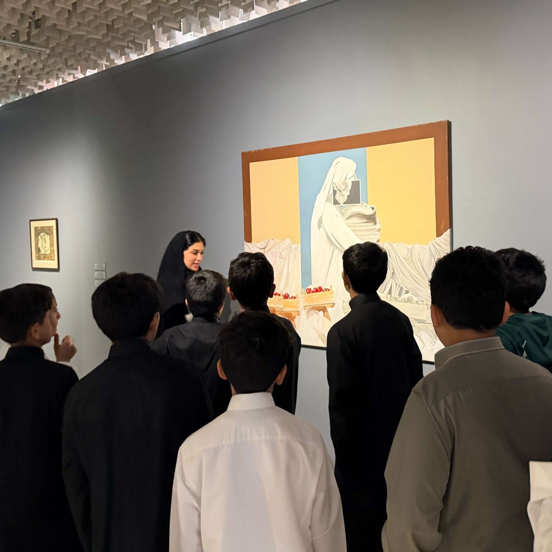 أتاح أسبوع مسك للفنون لطلبة الصفوف الخامس والسادس والسابع فرصة استكشاف المعارض والمشاركة في ورش عمل تعرّفهم على الفن السعودي المعاصر، في تجربة ثرية تُعمّق ارتباطهم بالإبداع في المملكة. 🎨✨
#مدارس_مسك