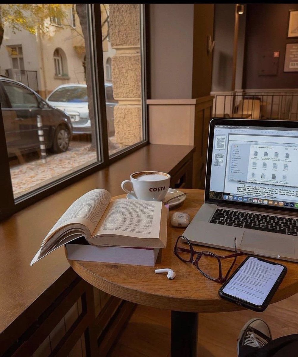 ceelune_'s tweet photo. coffe shop and work☕️ https://t.co/bLJNOJj1v1