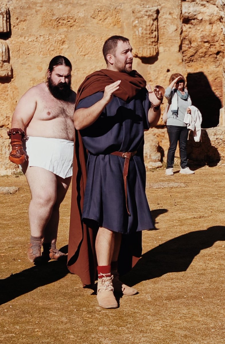 AntonelliPablo's tweet photo. 🥊Magnífico día el de ayer en el Conjunto Arqueológico de Carmona, donde realizamos una exhibición y una charla sobre Pankration junto a mis compañeros del Ludus Salaria.
#gruporecreacionhistoricaubeda #certamennovelahistoricaubeda #ludussalaria #ludus #reenactment #reenactors https://t.co/gPRSrwmFGt