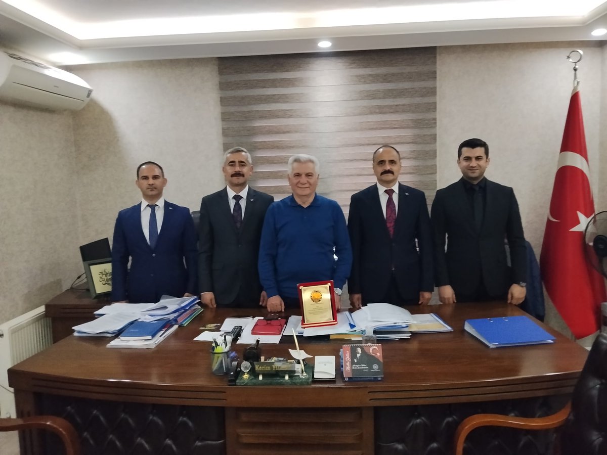 Ankara Eski Ağır Ceza Mahkemeleri Başkanı, kıymetli büyüğümüz Sayın <a href="/KERIMYILMAZ0646/">Kerim Yılmaz</a> ’ı ziyaret ettik.
Gösterdiği içten ilgi, samimi misafirperverlik ve her daim yanımızda duran güçlü desteği bizlere moral ve cesaret verdi.
Bu nazik kabulü ve davamıza duyduğu kıymet, bizleri