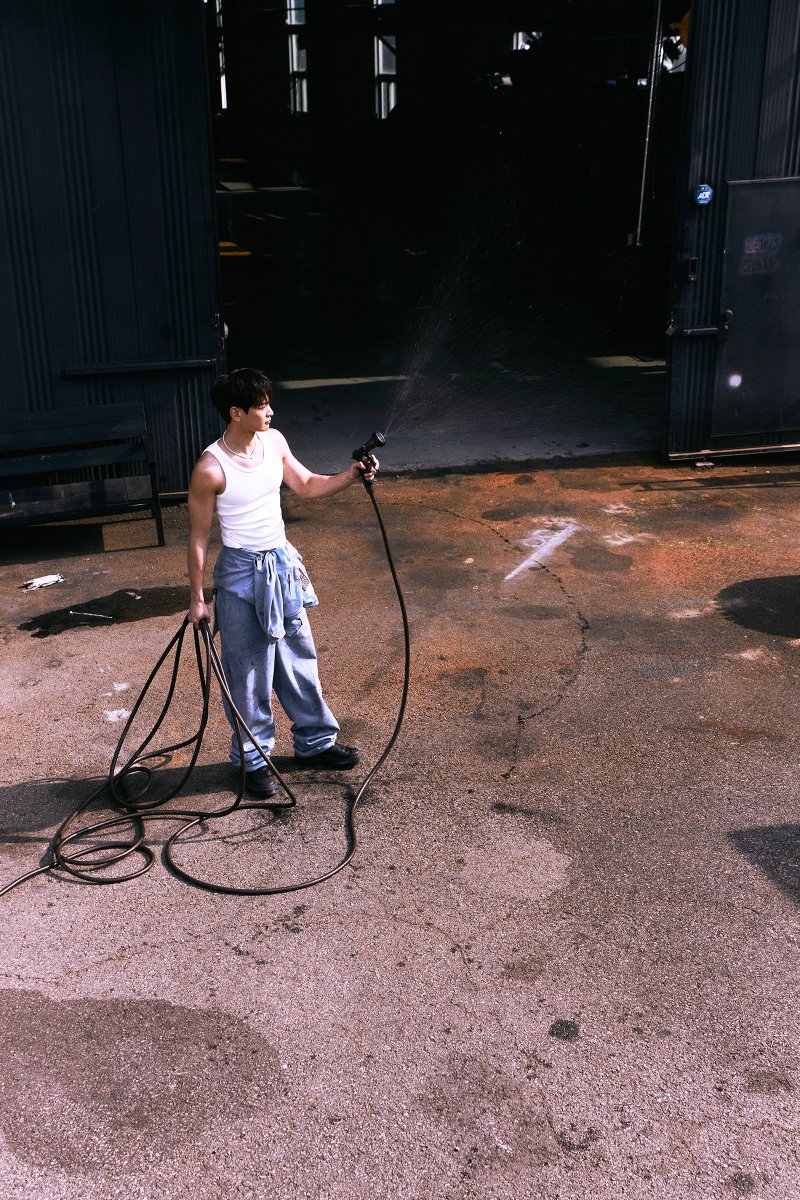 SHINee's tweet image. MINHO 민호 'TEMPO' Image Teaser #1  

MINHO 민호 The 1st Single 【TEMPO】 
➫ 2025.12.15 6PM (KST)

💿Pre-order
MINHO.lnk.to/TEMPO

#MINHO #민호
#TEMPO #MINHO_TEMPO
#SHINee #샤이니