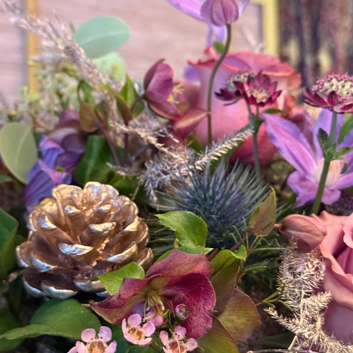 The oh-so-dashing Dasher arrangement is a beautiful blend of purple shades and seasonal greenery. With roses, astrantia and clematis, it's a particularly colourful Christmas offering. Choose a hand-tied bouquet as an early Christmas gift. #pulbrookandgould