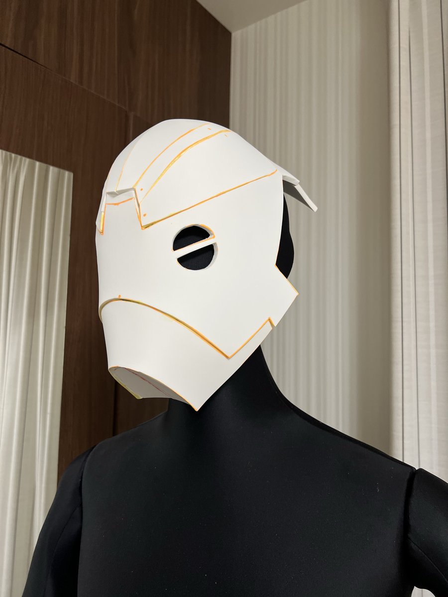 PierreCurieX's tweet photo. ND-5を作りたいと聞いたので、少しでもお力になれればと、コマンド・ドロイドの頭の型紙をポストします！

以下のギガファイル便から型紙をダウンロードして下さい。（Xでポストでは画像のサイズが変わってしまうため）
1.43倍（１倍印刷でも大丈夫かも？）に印刷。紙を切り、型紙は半分のみなので、左右対称にして、コスボを切ります。それを接着して下さい。
口の網目の部分の型紙はないです。

素人が作ったものなので、微調整は必要かもしれません。

https://t.co/EBZeQrLM5S