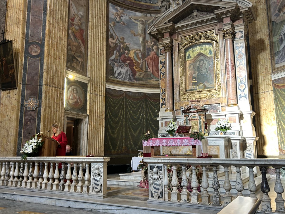 Messa nella solennità dell’Immacolata Concezione a #SantaMariaaiMonti ⁦<a href="/diocesidiroma/">Diocesi di Roma</a>⁩ . Tanta gente è una bella partecipazione. #Avvento