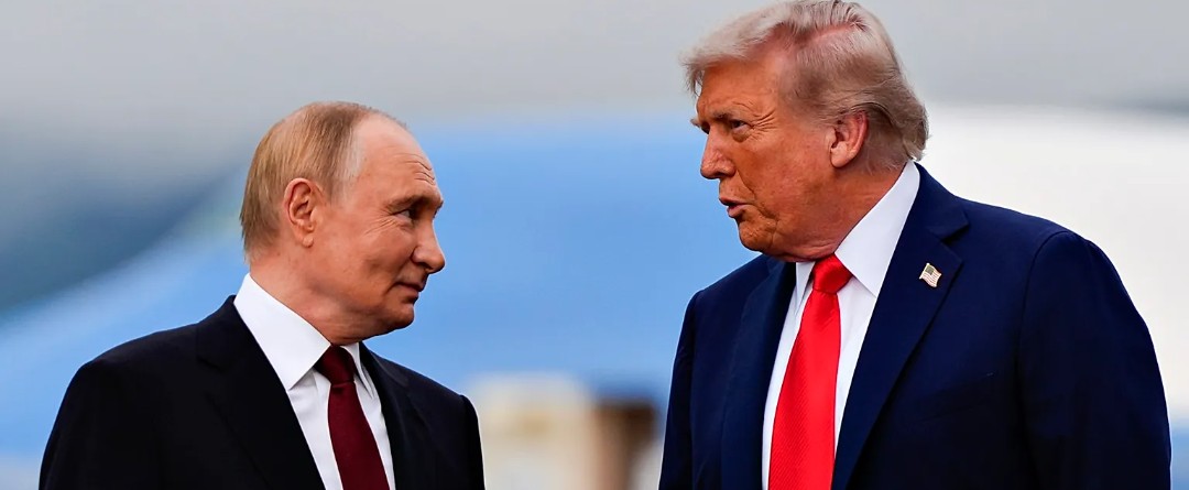 🗣️"Trump nunca ha criticado directamente a Putin y se sospecha que su círculo utiliza arreglos diplomaticos para enriquecerse" <a href="/JKleinschmidtIR/">Jochen Kleinschmidt 🇺🇦 ПТН ПНХ</a> en <a href="/CenLinea/">CorresponsalesOk</a> por <a href="/Laoncediez/">La Once Diez</a>
📻Escucha la entrevista completa 👇 
radiocut.fm/audiocut/joche…