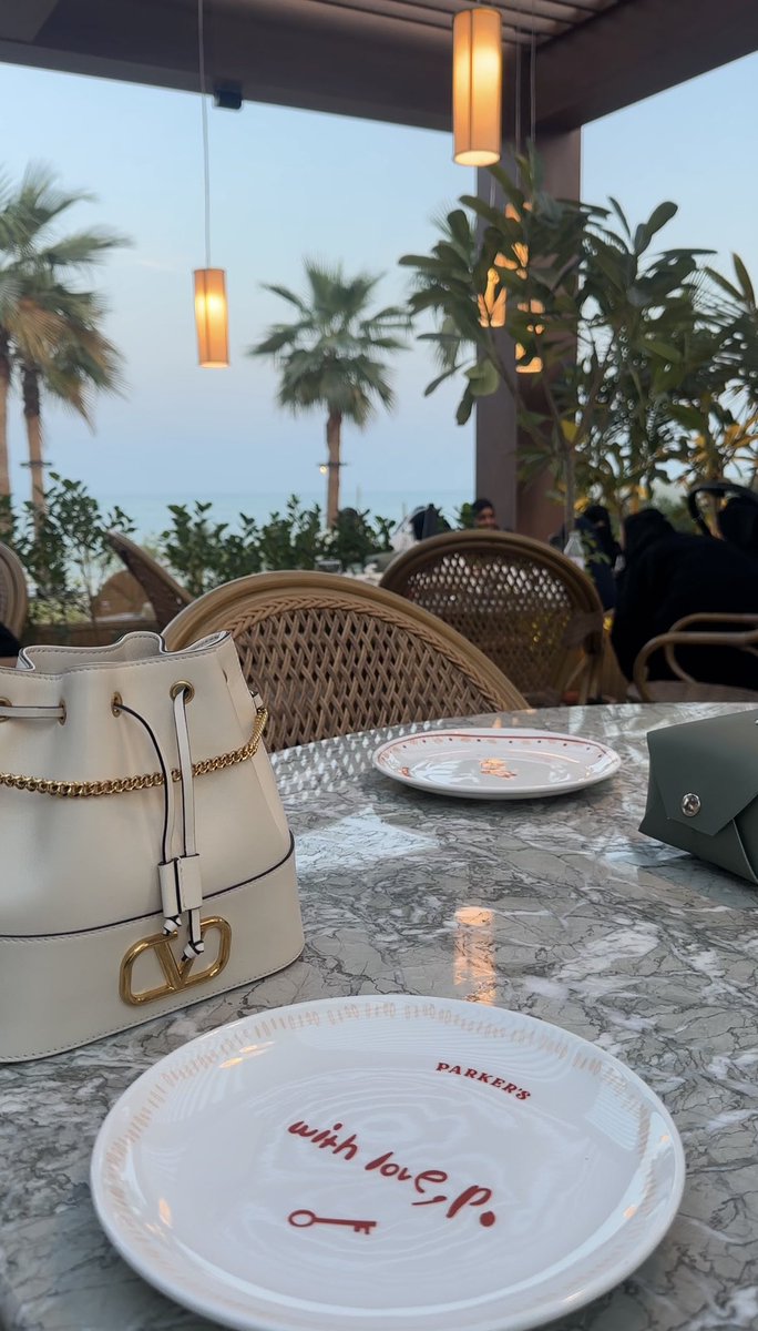 منذ أن كبرنا و تركنا صناعة القوارب الورقية، و نحن نغرق!