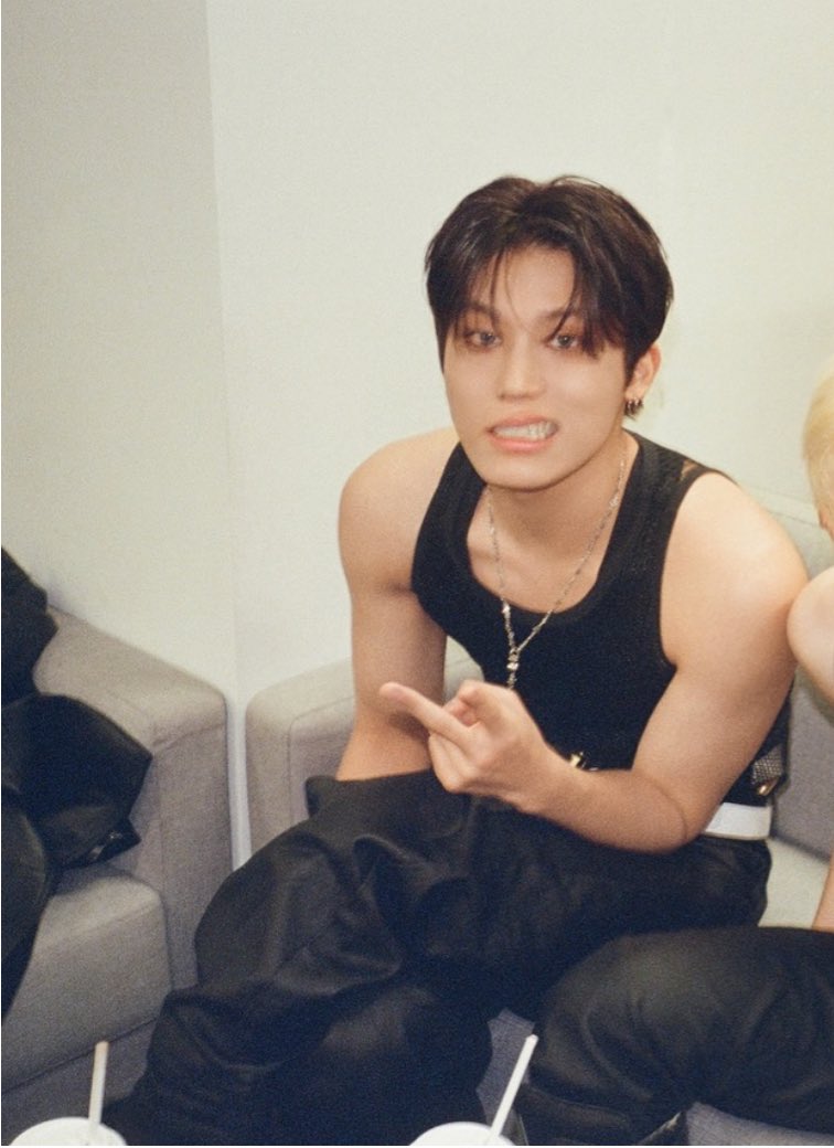 아 늽... 씨이 박정우 이거뜬줄도모르고개쳐자고있었어
씨팔 씨팔 아 씨팔 도랏나 아아ㅅㅂ 아니왜 여자들을 가만히 못 냅둬  정신나갈거같애ㅅㅂ 아 ㅈㄴ 아 왜그래나한테 왜,  어 ㅠㅠ? 
노력안해도 어깨가 존나 태평양이라고 다들 수근수근대