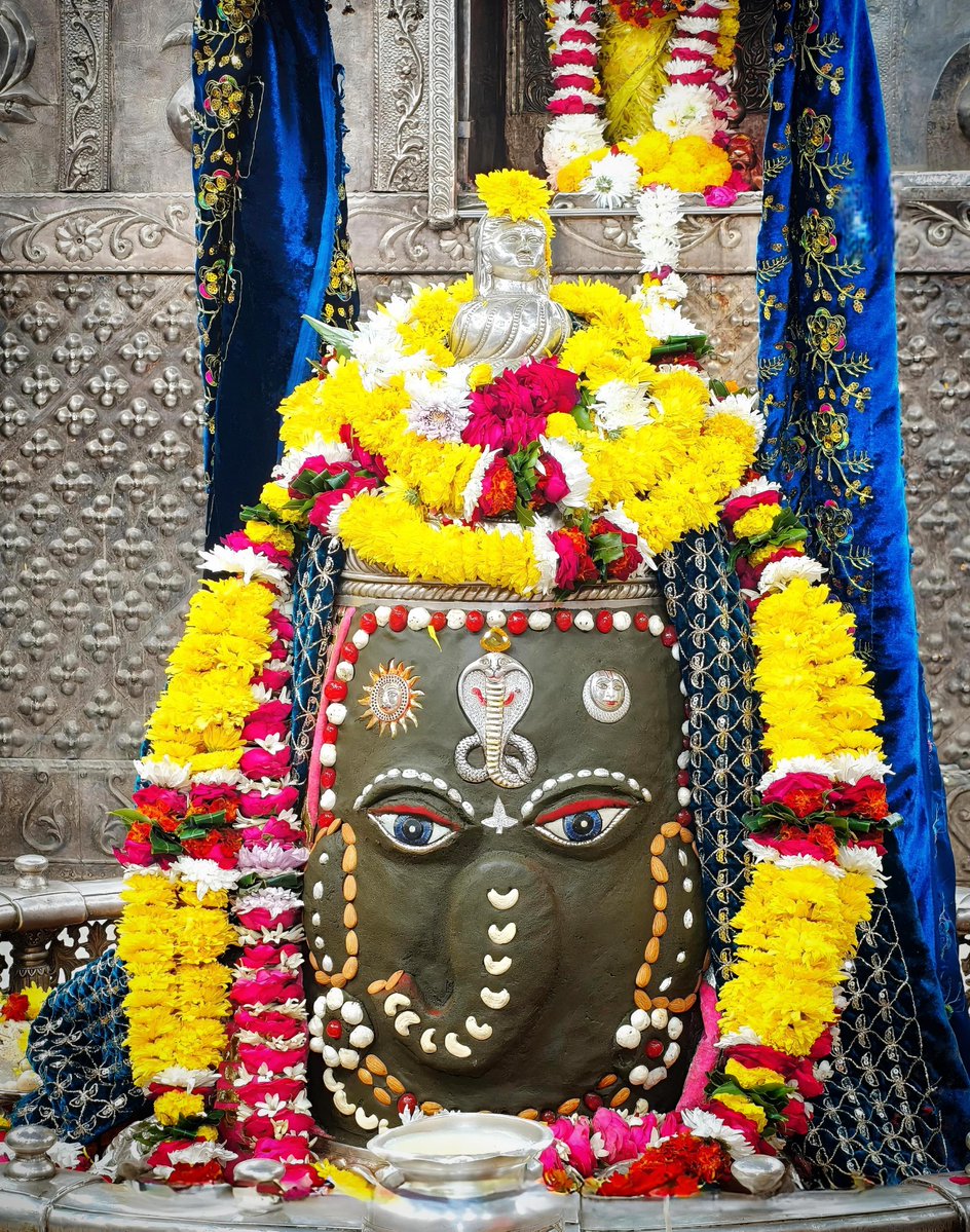 श्री महाकालेश्वर ज्योतिर्लिंग जी के आज के संध्या आरती शृंगार दर्शन 08.12.2025