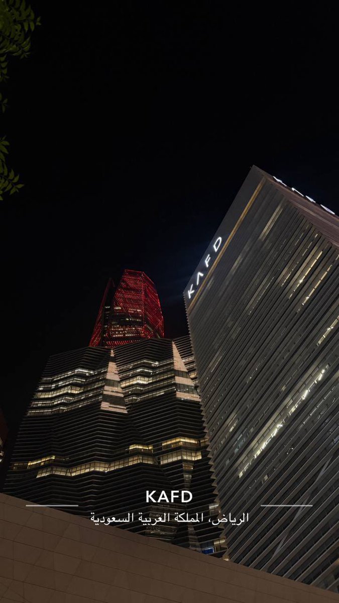 ModaSulmi's tweet image. أحترم الناس اللي كلامهم ليّن ولسانهم طيب ويعرفون ينتقون كلماتهم .. ودائماً يحطون أنفسهم مكان الآخر قبل ينطقون الكلمة، ويعرفون ان اللي ممكن يجرحهم فهو أكيد راح يجرح الطرف الآخر